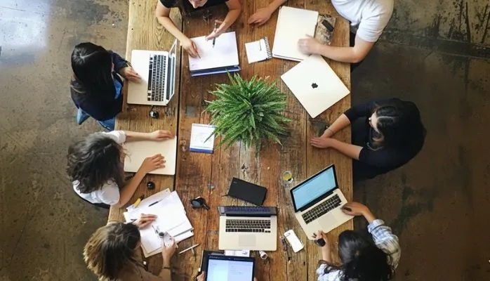 SOCIAL – Reclassement : la définition du groupe passe (encore) par le Code de commerce 